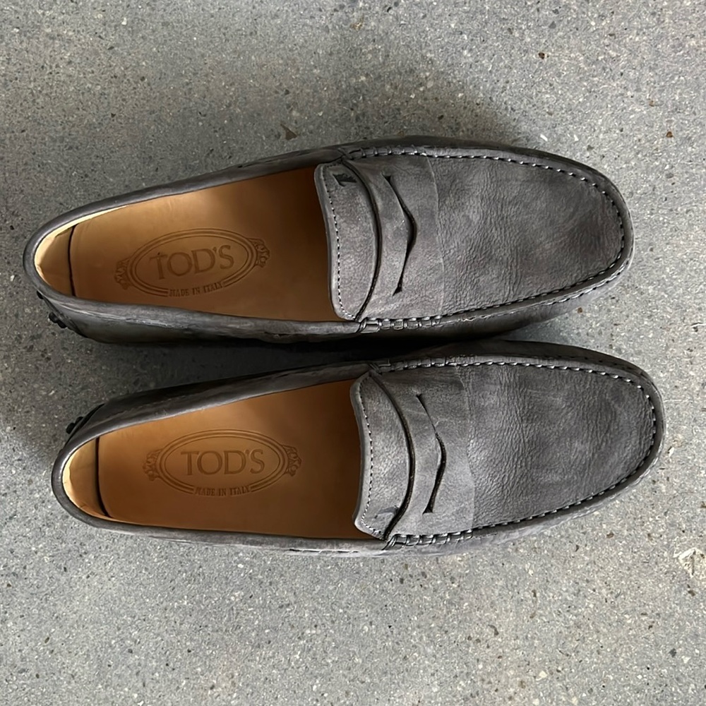 Tod's Grey suede moccasins